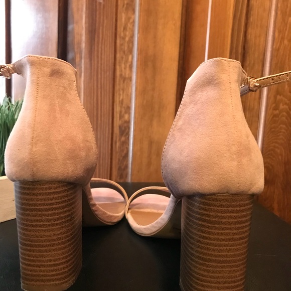 Pale pink ankle strap sandal - Picture 3 of 3